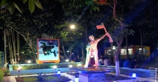 কুমিল্লার নগর উদ্যানে নবনির্মিত যুদ্ধাহত বীর ভাস্কর্য