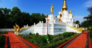 কুমিল্লার বিশ্ব শান্তি প্যাগোডায় দর্শনার্থীদের ভিড়