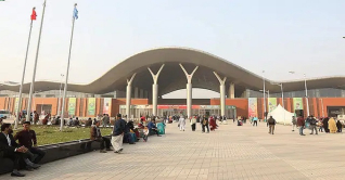 ছুটির দিনে ক্রেতার ভিড়ে জমজমাট বাণিজ্যমেলা ছুটির দিনে ক্রেতার ভিড়ে জমজমাট বাণিজ্যমেলা