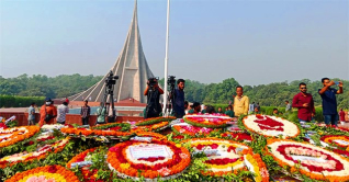 শ্রদ্ধা-ভালোবাসায় বীর সন্তানদের স্মরণ করছে জাতি শ্রদ্ধা-ভালোবাসায় বীর সন্তানদের স্মরণ করছে জাতি