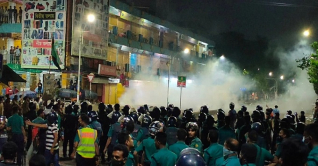 নিউমার্কেটে ব্যবসায়ীদের সঙ্গে শিক্ষার্থীদের সংঘর্ষ