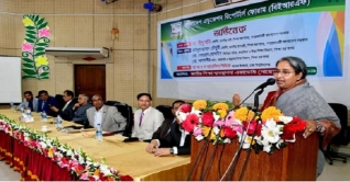 ‘সাংবাদিকরা সরকার ও জনগণের মধ্যে সেতু তৈরি করেন’ ‘সাংবাদিকরা সরকার ও জনগণের মধ্যে সেতু তৈরি করেন’