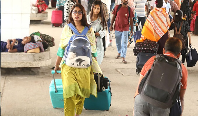 ঈদ কাটিয়ে ঢাকায় ফিরছেন নগরবাসী