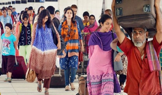 ঈদ শেষে রাজধানীতে ফিরছেন মানুষ