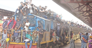 আনন্দ-ভোগান্তি মিলিয়ে রাজধানী ছাড়ছে মানুষ