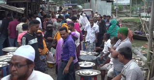 লক্ষ্মীপুরে ইলিশের দাম কিছুটা কমেছে লক্ষ্মীপুরে ইলিশের দাম কিছুটা কমেছে