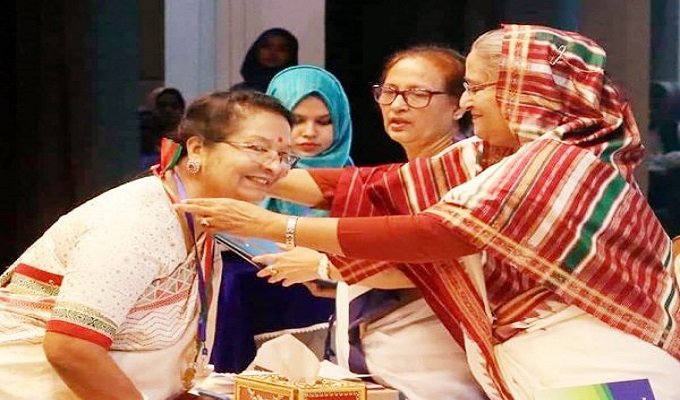 নারী অধিকার প্রতিষ্ঠায় অবদানের জন্য ২০১৯ সালে বেগম রোকেয়া পদক পেয়েছেন পাপড়ি বসু