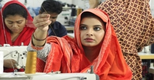 উৎপাদন ঠিক রাখতে নারী কর্মীর সুস্থতা দরকার