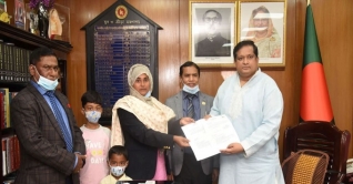 সাবেক অ্যাথলেট শাম্মীকে ফ্ল্যাট ও চেক হস্তান্তর সাবেক অ্যাথলেট শাম্মীকে ফ্ল্যাট ও চেক হস্তান্তর