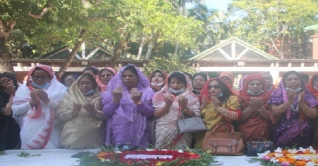 জাতির পিতা সমাধিতে মহিলা শ্রমিক লীগের শ্রদ্ধা জাতির পিতা সমাধিতে মহিলা শ্রমিক লীগের শ্রদ্ধা