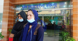 ফরিদপুরে ডাব খাইয়ে স্বর্ণালংকার চুরি, ২ নারী আটক 