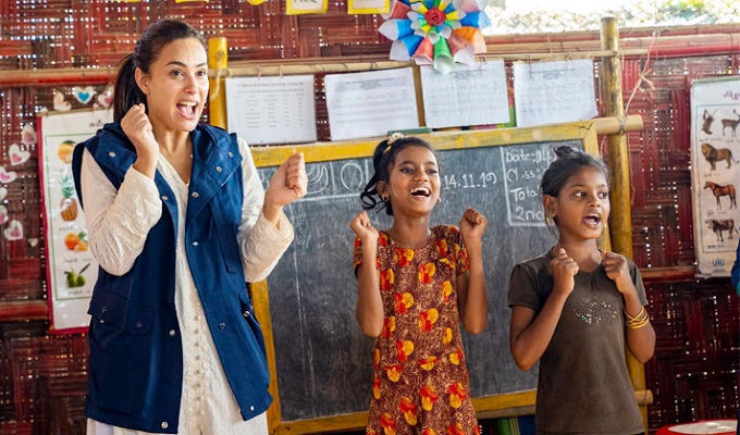 রোহিঙ্গা ক্যাম্পে পরিদর্শনে অ্যারাবিয়ান অভিনেত্রী হেন্দ সাবরি।