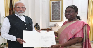 মোদিকে প্রধানমন্ত্রী হিসেবে নিয়োগ রাষ্ট্রপতির, রোববার শপথ 