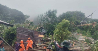 ইন্দোনেশিয়ায় ভূমিধসে ১৫ জনের প্রাণহানি