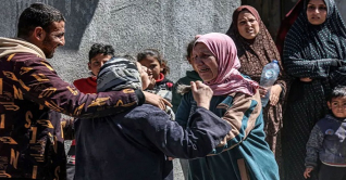 গাজায় ইসরায়েলি হামলা: ২১ নারীসহ নিহত ৩৩ গাজায় ইসরায়েলি হামলা: ২১ নারীসহ নিহত ৩৩