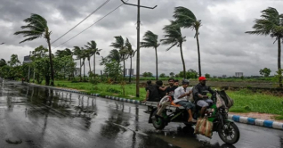 কিছু জেলায় ৬০ কিলোমিটার বেগে ঝড় হতে পারে