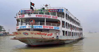 বৈরী আবহাওয়ায় বরিশাল নদীবন্দরে লঞ্চ চলাচল বন্ধ