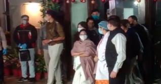 সৌরভকে দেখতে হাসপাতালে ছুটে গেলেন মমতা