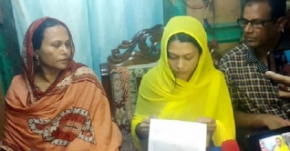 শ্বশুরের বক্তব্যের প্রতিবাদে মিন্নির সংবাদ সম্মেলন