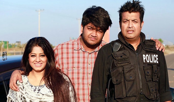 বাবা-মায়ের সঙ্গে ছেলে ফারদিন এহসান।