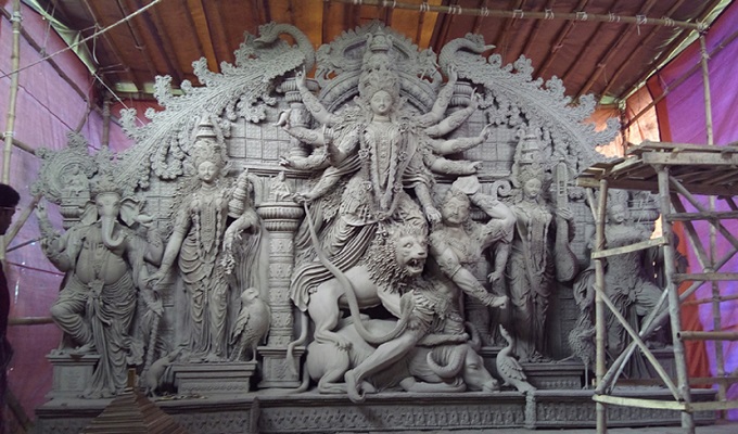 প্রতীমা শিল্পীরা ব্যস্ত সময় কাটাচ্ছেন