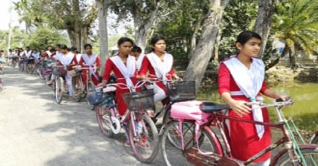 ওরা সবাই সাইকেল চালিয়ে স্কুলে যায়