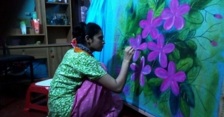 নড়াইলে করোনাকালে অনলাইন ব্যবসায় নারীরা