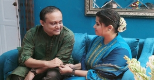 হবু স্বামীকে নিয়ে প্রকাশ্যে আসলেন ন্যানসি হবু স্বামীকে নিয়ে প্রকাশ্যে আসলেন ন্যানসি