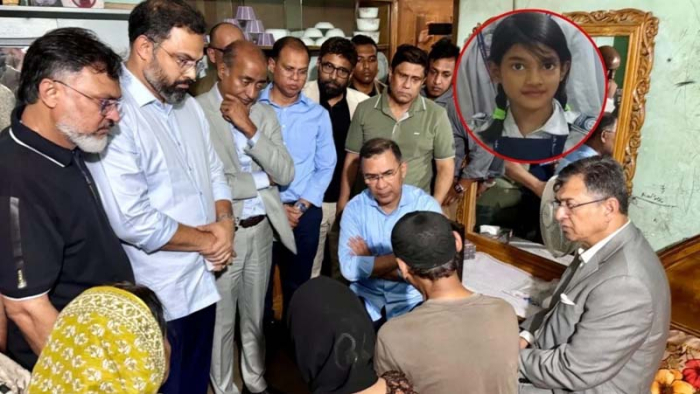 পল্লবীতে নির্মম হত্যাকাণ্ডের শিকার শিশু রামিসা আক্তারের বাসায় গিয়ে পরিবারের সদস্যদের সান্ত্বনা দিয়েছেন প্রধানমন্ত্রী তারেক রহমান।