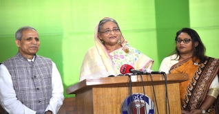অতিরিক্ত পণ্য কেনা থেকে বিরত থাকুন: প্রধানমন্ত্রী অতিরিক্ত পণ্য কেনা থেকে বিরত থাকুন: প্রধানমন্ত্রী