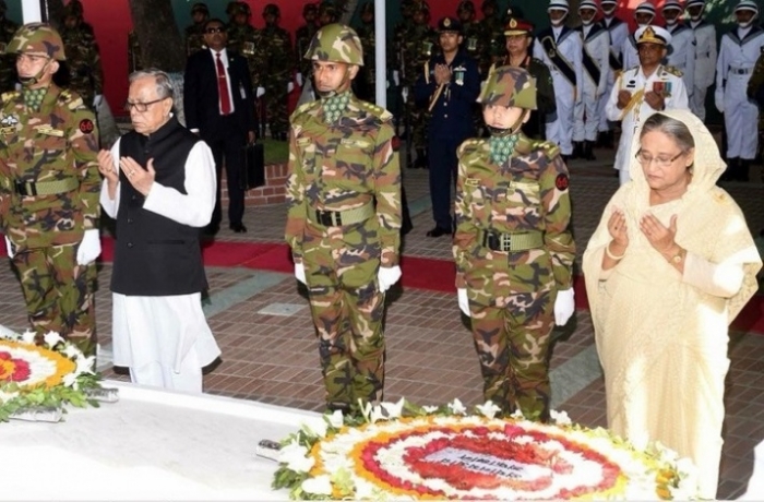 টুঙ্গিপাড়ায় বঙ্গবন্ধুর সমাধিতে রাষ্ট্রপতি-প্রধানমন্ত্রীর শ্রদ্ধা নিবেদন