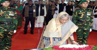 বঙ্গবন্ধুর প্রতিকৃতিতে প্রধানমন্ত্রীর শ্রদ্ধা বঙ্গবন্ধুর প্রতিকৃতিতে প্রধানমন্ত্রীর শ্রদ্ধা