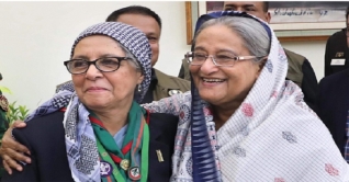 বান্ধবীর সঙ্গে মধুর স্মৃতিচারণে মগ্ন হলেন প্রধানমন্ত্রী বান্ধবীর সঙ্গে মধুর স্মৃতিচারণে মগ্ন হলেন প্রধানমন্ত্রী