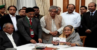 বঙ্গবন্ধুকে নিয়ে দুটি ডাকটিকিট 