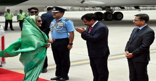 মোদির শপথ অনুষ্ঠানে যোগ দিতে দিল্লী পৌঁছেছেন প্রধানমন্ত্রী