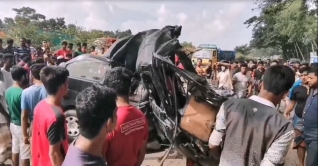 কুমিল্লায় বাস-মাইক্রোবাস-ট্রাক সংঘর্ষে নারীসহ নিহত ২