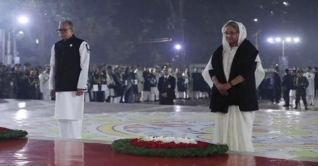 ভাষাশহীদদের শ্রদ্ধা জানালেন রাষ্ট্রপতি-প্রধানমন্ত্রী ভাষাশহীদদের শ্রদ্ধা জানালেন রাষ্ট্রপতি-প্রধানমন্ত্রী