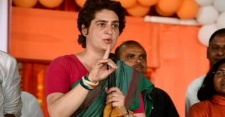কাশ্মির নিয়ে মোদির পদক্ষেপ অসাংবিধানিক: প্রিয়াঙ্কা গান্ধী কাশ্মির নিয়ে মোদির পদক্ষেপ অসাংবিধানিক: প্রিয়াঙ্কা গান্ধী