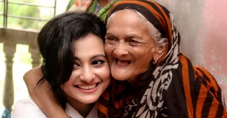 বৃদ্ধাশ্রমে চিত্রনায়িকা পূর্ণিমা