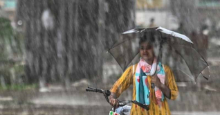ঝুম বৃষ্টিতে শুরু ঢাকার সকাল, পূর্বাভাস যা বলছে