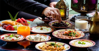 রোজা রেখে যেভাবে স্বাস্থ্যকর ইফতার করবেন