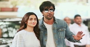 এখনই বিয়ের পিঁড়িতে বসছেন না রণবীর-আলিয়া!