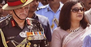 ভারতে হেলিকপ্টার বিধ্বস্ত: প্রতিরক্ষা প্রধান সস্ত্রীক নিহত