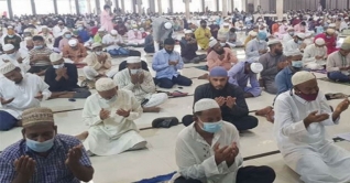 ঈদের নামাজে মহামারি থেকে মুক্তি চেয়ে মোনাজাত ঈদের নামাজে মহামারি থেকে মুক্তি চেয়ে মোনাজাত