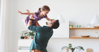 আজ রোববার বিশ্ব বাবা দিবস