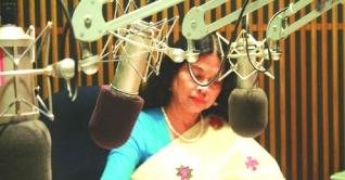 ভয়েস অব আমেরিকা থেকে অবসর নিলেন সাংবাদিক রোকেয়া হায়দার