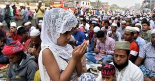 আখেরি মোনাজাতে শেষ হলো ইজতেমার প্রথম পর্ব আখেরি মোনাজাতে শেষ হলো ইজতেমার প্রথম পর্ব