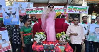 জিয়ার নামে গাছ রোপন করলেন ‘ক্ষুদে খালেদা’ জিয়ার নামে গাছ রোপন করলেন ‘ক্ষুদে খালেদা’