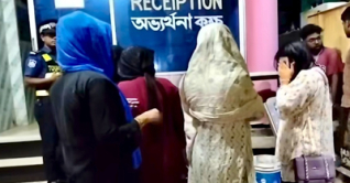 কটেজ জোনে অনৈতিক কর্মকাণ্ড, ১৩ তরুণ-তরুণী আটক কটেজ জোনে অনৈতিক কর্মকাণ্ড, ১৩ তরুণ-তরুণী আটক