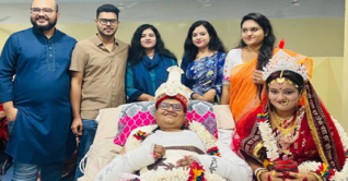 হাত-পায়ে ব্যান্ডেজ নিয়ে হাসপাতালের বেডেই সম্পন্ন হলো বিয়ে হাত-পায়ে ব্যান্ডেজ নিয়ে হাসপাতালের বেডেই সম্পন্ন হলো বিয়ে